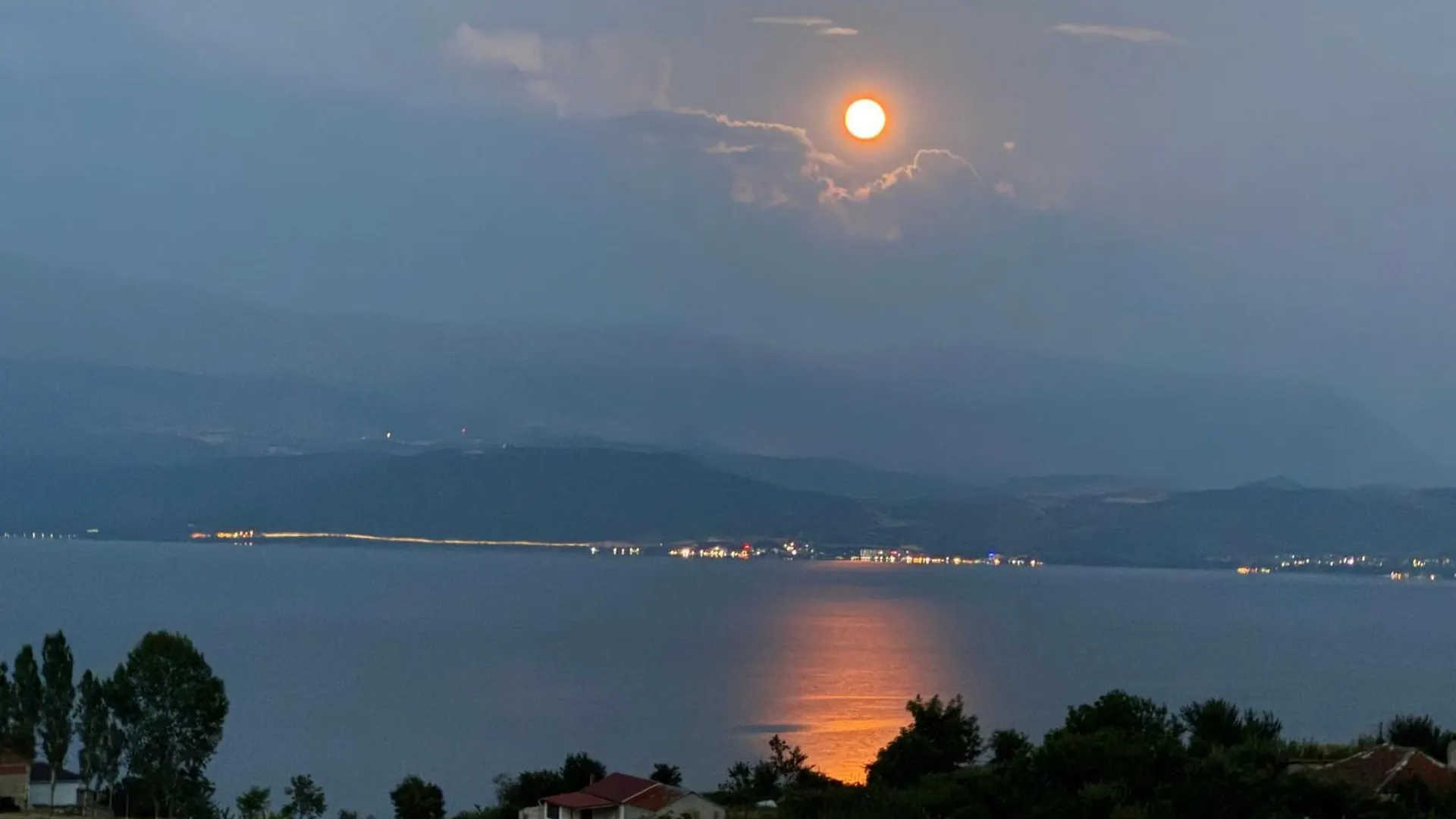 Udenisht Best View Villa בית נופש
